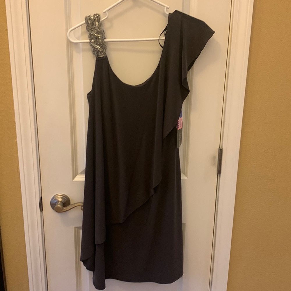 NWT Betsy & Adam Size 8 Gray One Ruffle Shoulder Dress